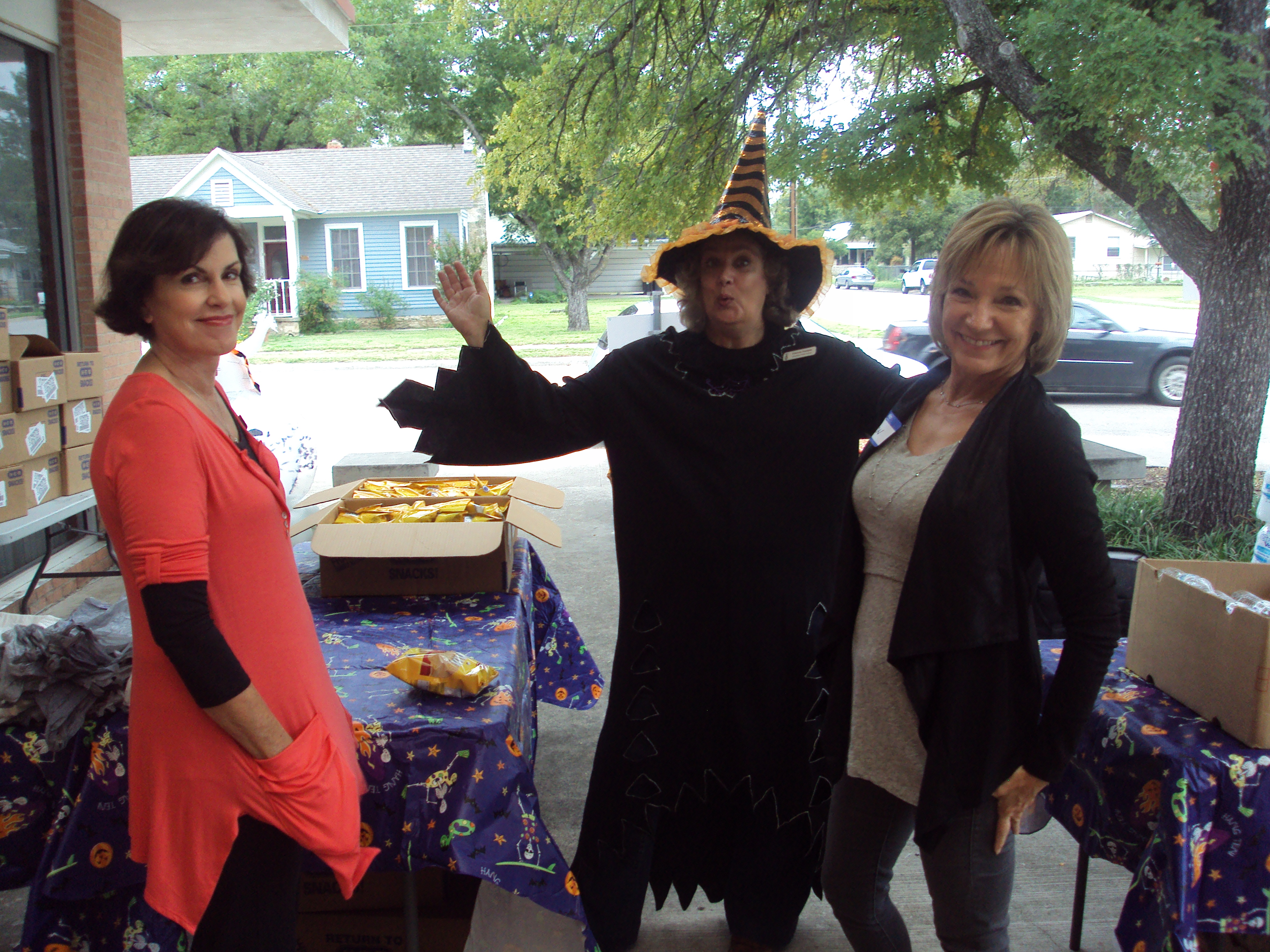 BBQ for Books carhops